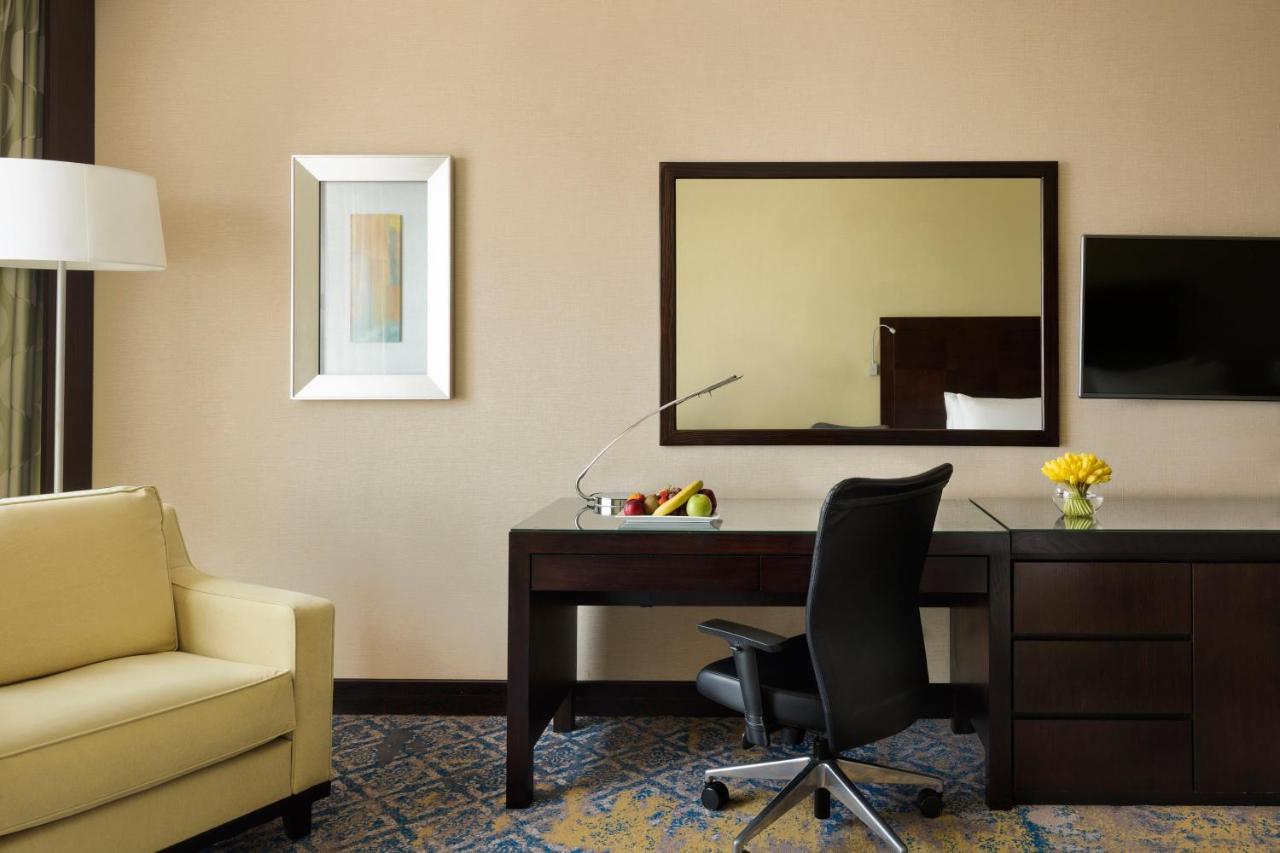 Crowne Plaza Jeddah By Ihg Hotell Exteriör bild A room at the hotel