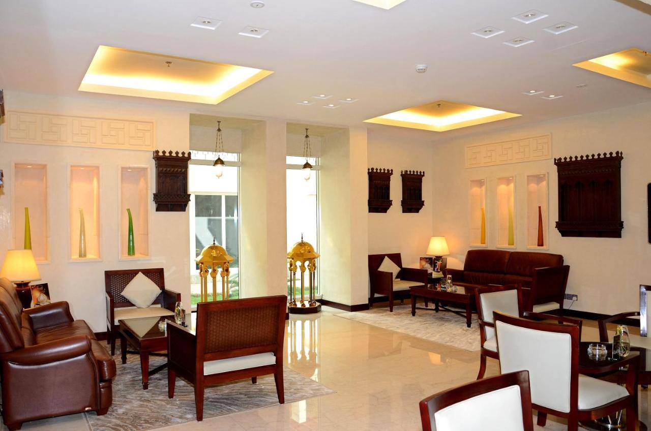 Crowne Plaza Jeddah By Ihg Hotell Exteriör bild The lobby of the hotel