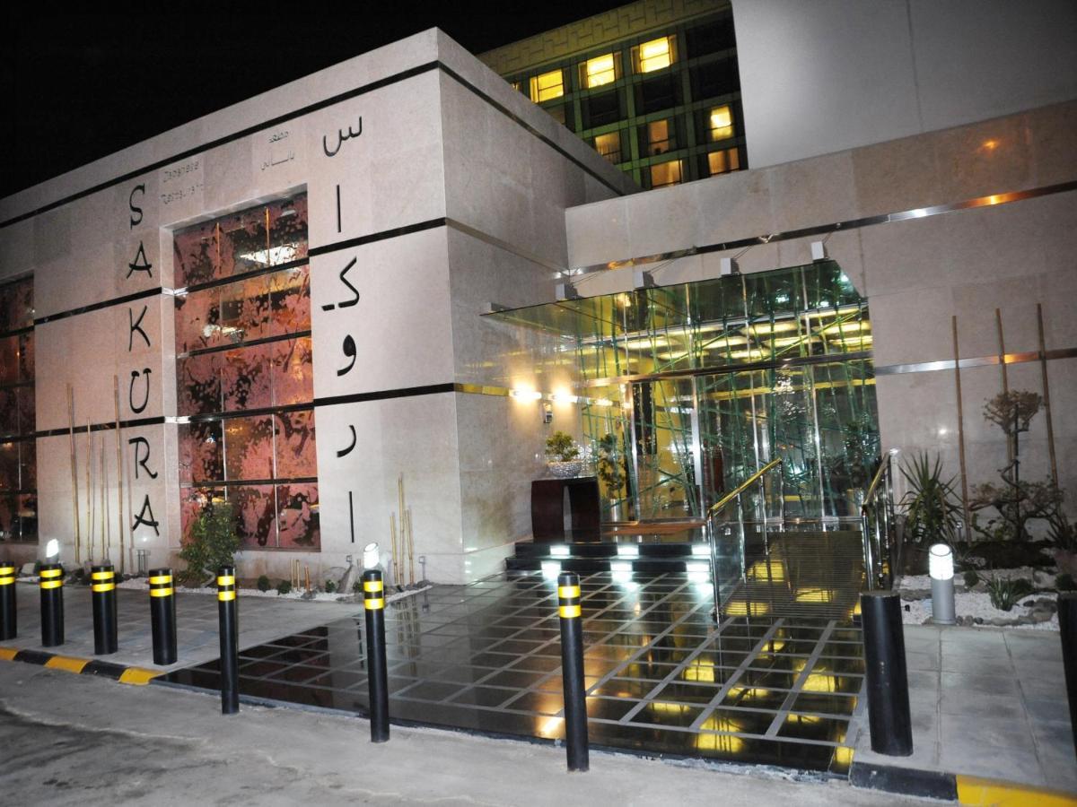 Crowne Plaza Jeddah By Ihg Hotell Exteriör bild The entrance of the hotel