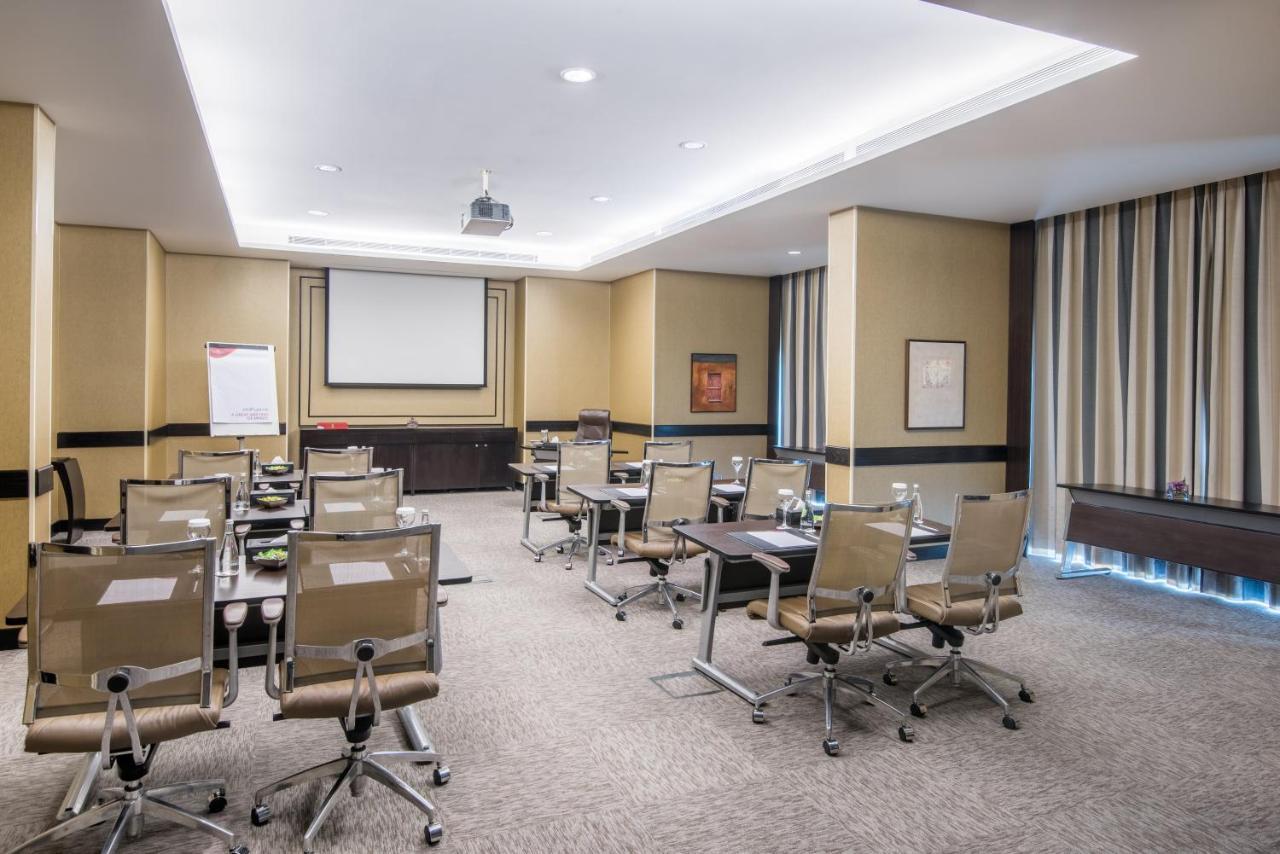 Crowne Plaza Jeddah By Ihg Hotell Exteriör bild Meeting room