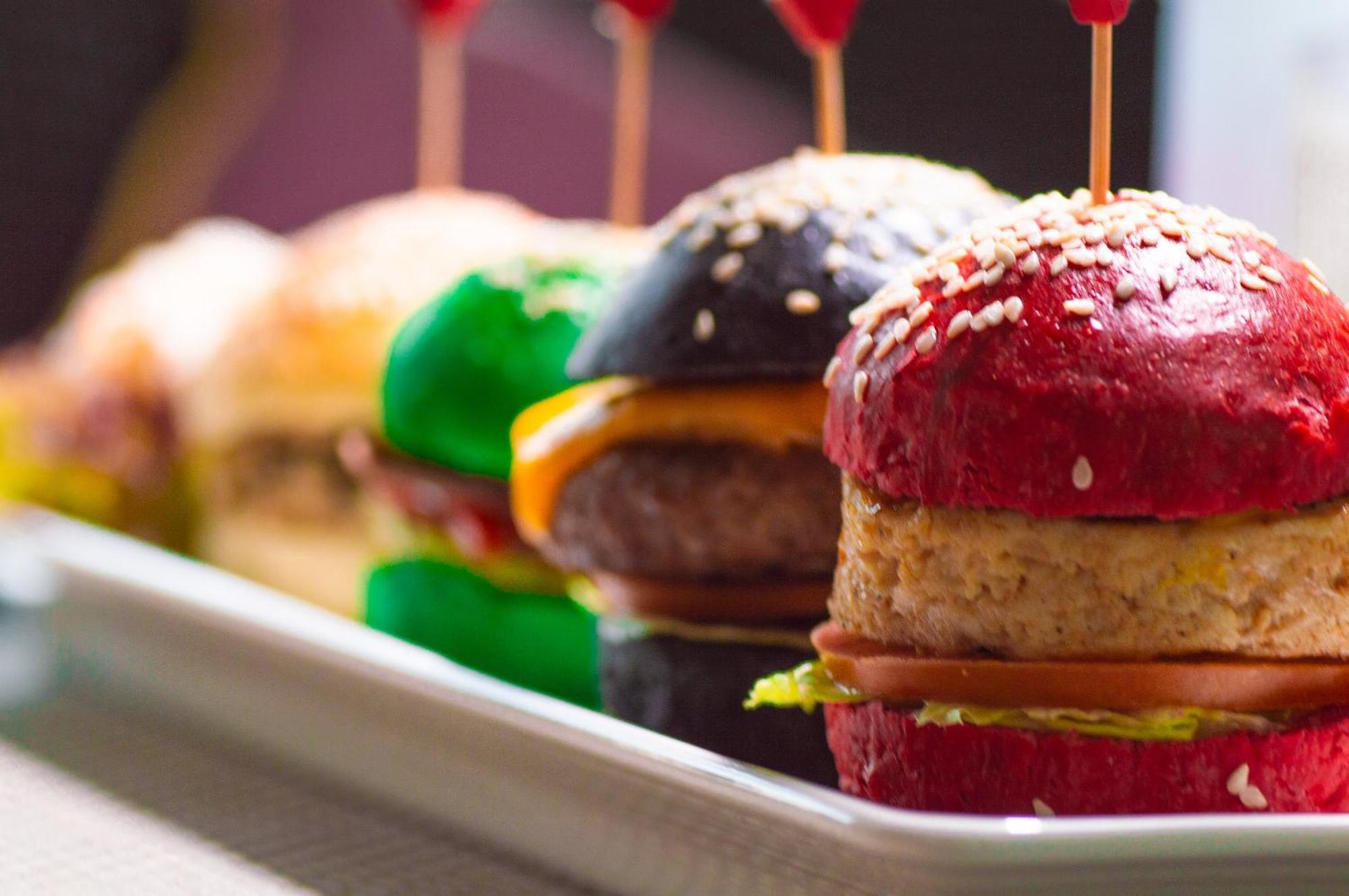Crowne Plaza Jeddah By Ihg Hotell Exteriör bild A selection of sliders