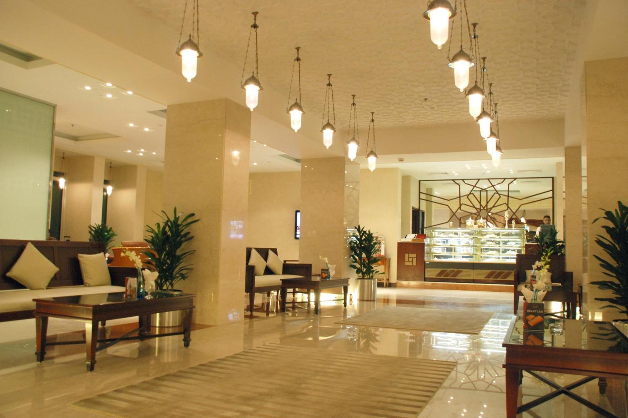 Crowne Plaza Jeddah By Ihg Hotell Exteriör bild Lobby